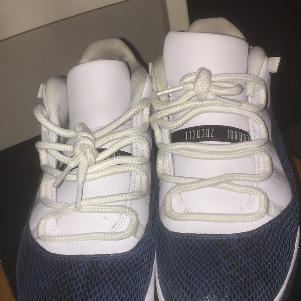 Retro 11 blue snakeskin-trade-